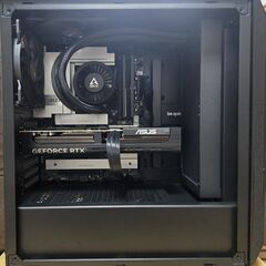 （沖縄在住で現金払いなら1万円引き）WIFI7やThunderbolt4等最新規格を搭載！　RTX5070＆Intel最新20コアCPU　静音性重視のシックなゲーミングPCの画像