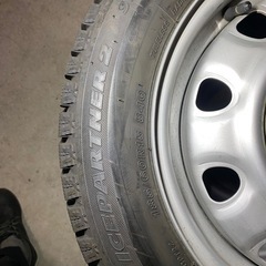 185/60r15スタッドレスタイヤダンロップ2024年製とホイール4本セットの画像