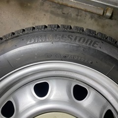 185/60r15スタッドレスタイヤダンロップ2024年製とホイール4本セットの画像