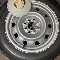 185/60r15スタッドレスタイヤダンロップ2024年製とホイール4本セットの画像