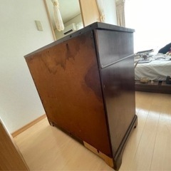 アンティークキャビネットの画像