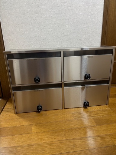 ステンレス製集合ポスト（4世帯用）