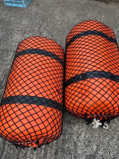 オレンジフロートブイ