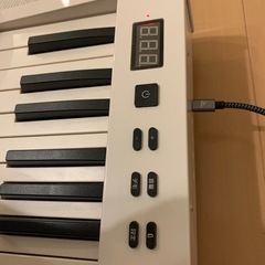 電子ピアノの画像