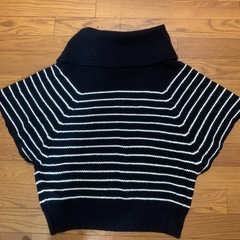 HUSHUSHのニットの画像