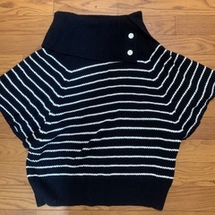 HUSHUSHのニットの画像