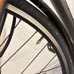 ブリヂストン　TB1e　電動自転車　クロスバイク　グレー　前カゴ純正の画像