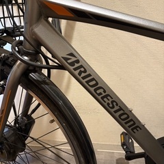 ブリヂストン　TB1e　電動自転車　クロスバイク　グレー　前カゴ純正の画像