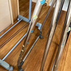 受付終了。ハンガーラック2個の画像