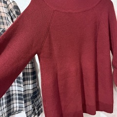 お取引決定🍁【秋冬にぴったり♪美品2点セット】CONVERSEチェックシャツ＋赤ニット（レディースM）の画像