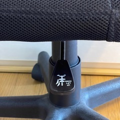 おしゃれなオレンジ色イスの画像