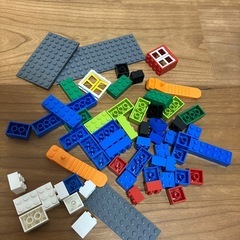 LEGO 基本の赤と青のバケツの画像