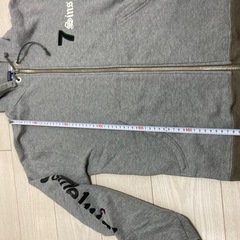 パーカー　トレーナー　トップス　7 Sins ジップアップパーカー グレー ロゴプリント カジュアルの画像