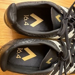 adidas 16.4 サッカーシューズ 黒/白　23.5センチサイズの画像