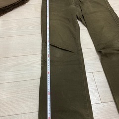 チノパン　パンツ　メンズパンツ ズボン　カーキ系　（株）ワールドの画像