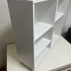 IKEAテーブル ニトリの棚の画像