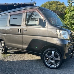 かっこいいハイゼットカーゴ　スペシャルクリーンが新着入庫しました🚗✨車検令和8年9月迄・ガンメタ全塗装済・新品15インチアルミホイール・ドライブレコーダー・タイミングチェーン・天井スペースなど✨現車確認・試乗大歓迎です🚗！！気になる方は是非お問い合わせ下さい☺️✨の画像