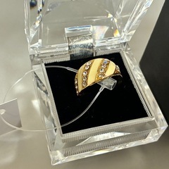 新品【ノーブランド】ジュエリー　リング　指輪　伊勢丹百貨店にて入手　輝くストーンの画像