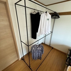 高さ2m★大容量ハンガーラックで衣類・小物をまとめて整理。アイアン家具でドレスやコートも楽々収納の画像