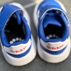 青色adidas スニーカー キッズサイズ13の画像