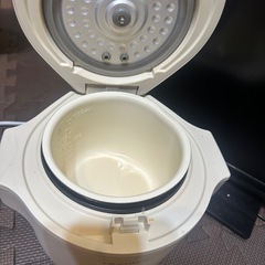 早い者勝ち🉐3合炊炊飯器の画像