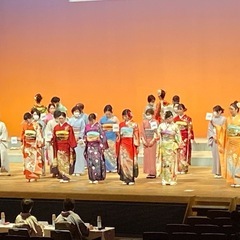 振袖モデルのお手伝いをしてください。の画像