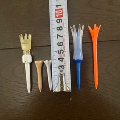 ロストボールとゴルフティーのセットの画像