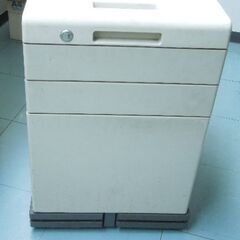 【ご成約済】キャスター付きオフィス用キャビネット（6個）の画像