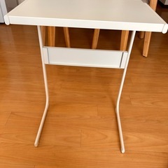 【受け渡し決まりました】IKEA  イケア　BRUKSVARA(ブルクスヴァーラ) 　サイドテーブルの画像