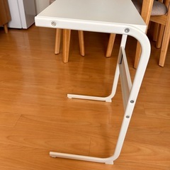 【受け渡し決まりました】IKEA  イケア　BRUKSVARA(ブルクスヴァーラ) 　サイドテーブルの画像