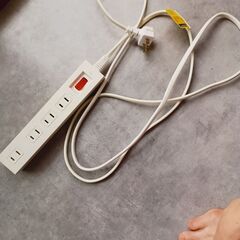 【美品】激安❤️１５００W✍️大手家電店で購入💕２メートル延長コード４口６００円😊多分エディオン？の画像