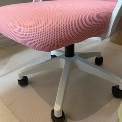 ピンクのチェアの画像