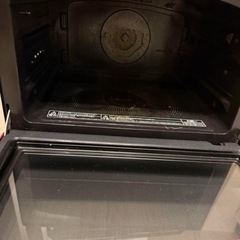 TOSHIBA製のハイブリッドオーブンレンジ、赤色で多機能。 ER-PD3000の画像