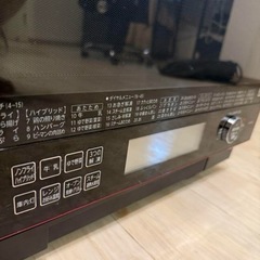 TOSHIBA製のハイブリッドオーブンレンジ、赤色で多機能。 ER-PD3000の画像