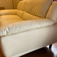 ホワイトソファー　三人掛けの画像
