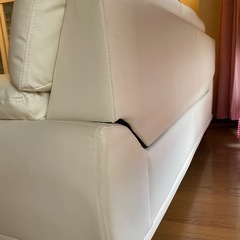 ホワイトソファー　三人掛けの画像