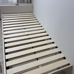 4ヶ月使用 綺麗 シングルベッド ホワイト 引越しのため急ぎの画像