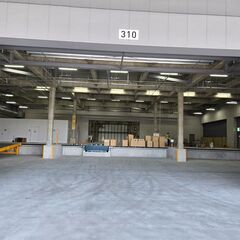 【急募】物流センタースタッフ（事務・軽作業）/ 2024年新設の綺麗な倉庫の画像