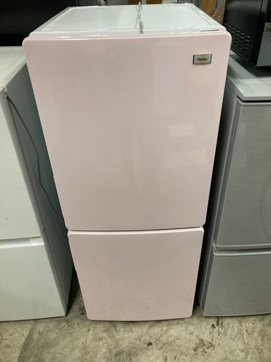 可愛いピンク色な冷蔵庫　　