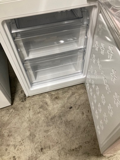 可愛いピンク色な冷蔵庫　　
