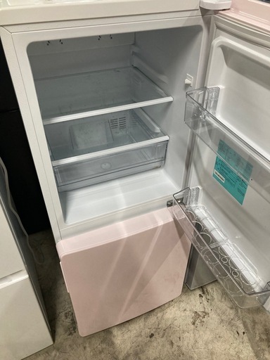 可愛いピンク色な冷蔵庫　　