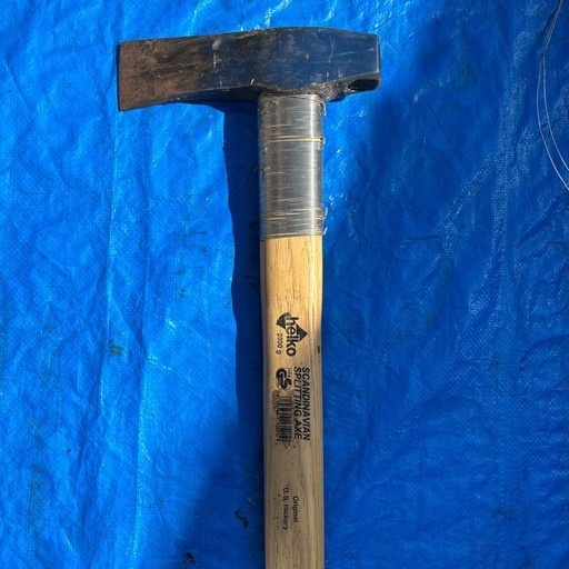 薪ストーブシーズン　ドイツ製斧2.5kg