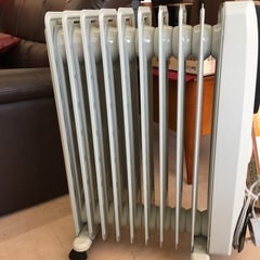 美原店 デロンギ オイルヒーター H771015EFSN-BK 9枚フィン 幅24.5×奥行49×高さ63cm 1500W deLonghi 暖房器具の画像