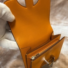 HERMESエルメス2002WALLET2002ウォレットコンパクトウォレットコンパクト財布ウエストポーチコインケース付き財布小銭入れ有さいふサイフシンプルウォレットスマートウォレットベルトバッグフラップブラウン茶色オレンジC2018年製造レザー12×12×3の画像