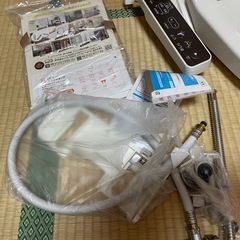 LIXIL(リクシル) INAX 温水洗浄便座 【日本製】 2年保証 貯湯式 シャワートイレ RGシリーズ オフホワイト CW-RG1の画像