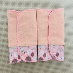 ムーミンベビー だっこひも用サッキングパッド よだれカバー ピンクの画像