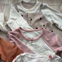 60-70と70サイズ ロンパース6着の画像