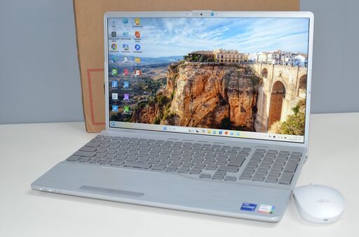 中古ノートパソコン 富士通 AH53/G2 Windows11+office 高性能core i7-1260P/メモリ8GB/爆速SSD512GB/15.6インチ/WEBカメラ/無線/ブルーレイ