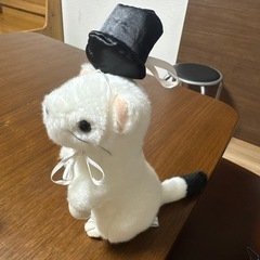 白いイタチのぬいぐるみの画像