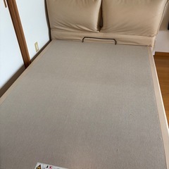 ダブルベッドの画像
